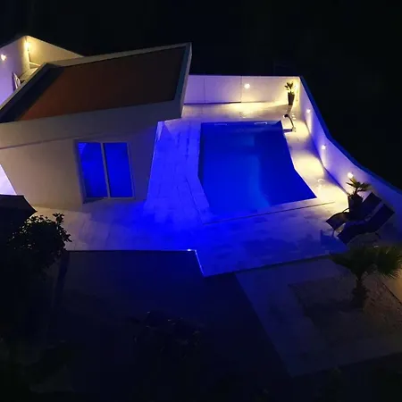 Penthouse Jacuzzi & Pool Apartmants * Opatija