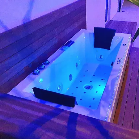 Penthouse Jacuzzi & Pool Apartmants *