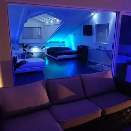 Penthouse Jacuzzi & Pool Apartmants