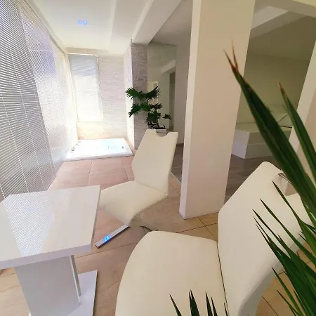 Penthouse Jacuzzi & Pool Luxury דירה *