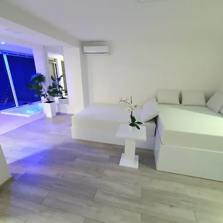 דירה Penthouse Jacuzzi & Pool Luxury אופטיה