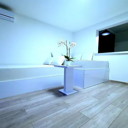 Penthouse Jacuzzi & Pool Apartmants *