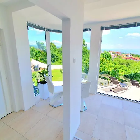 Penthouse Jacuzzi & Pool Luxury דירה
