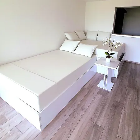 Penthouse Jacuzzi & Pool Apartmants *