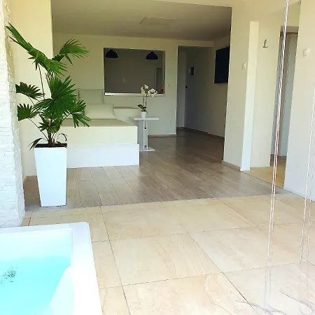Penthouse Jacuzzi & Pool Luxury דירה