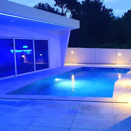 Penthouse Jacuzzi & Pool Luxury דירה *