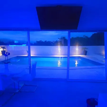 דירה Penthouse Jacuzzi & Pool Luxury אופטיה
