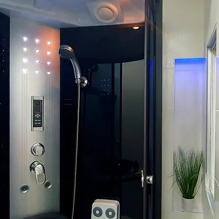 Penthouse Jacuzzi & Pool Apartmants