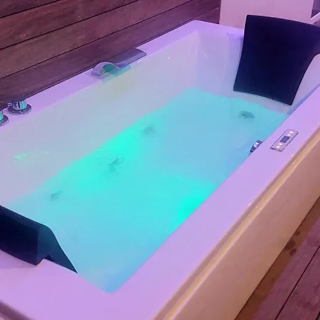 Penthouse Jacuzzi & Pool Apartmants *