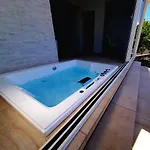 Penthouse Jacuzzi & Pool Luxury Apartman