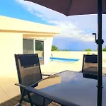 Penthouse Jacuzzi & Pool Luxury Apartman