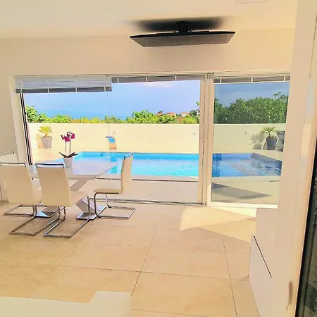 Penthouse Jacuzzi & Pool Luxury オパティヤ