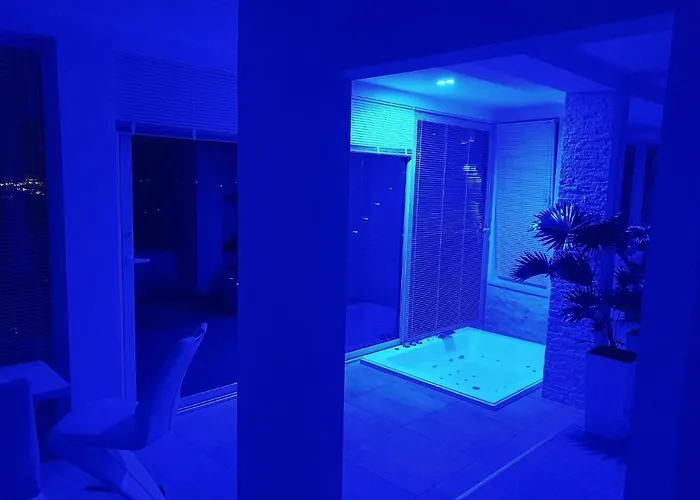 Penthouse Jacuzzi & Pool Luxury オパティヤ