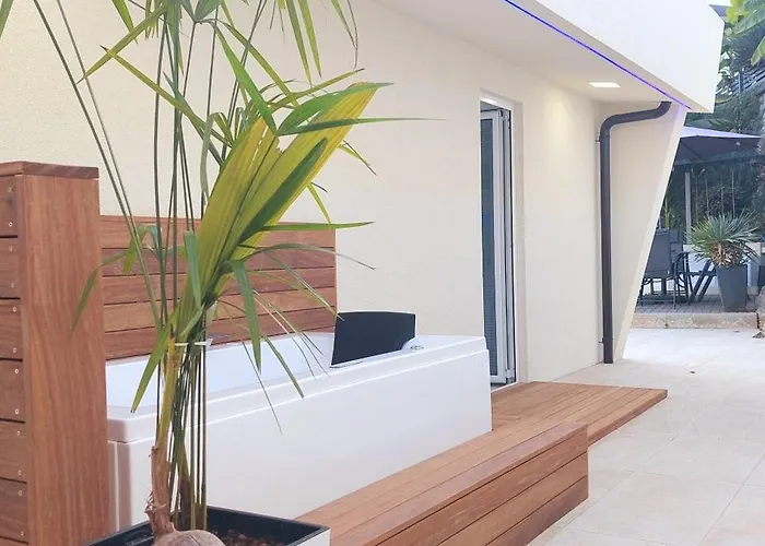 Penthouse Jacuzzi & Pool Luxury オパティヤ